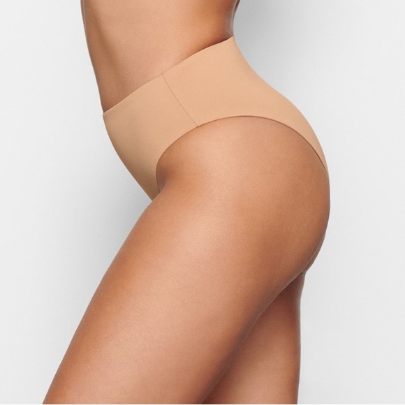 Two piece Skims Swimsuit - Picture 2 of 12